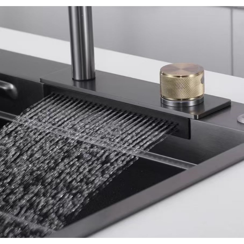 The Flying Rain faucet comes w - Kitchen Gadgets Luxury recension och pris