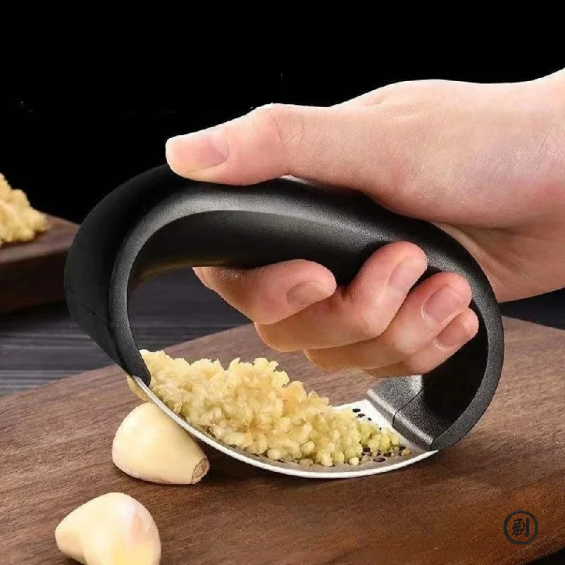 Stainless Steel Garlic Press C - Kitchen Gadgets Everyone Needs recension och pris