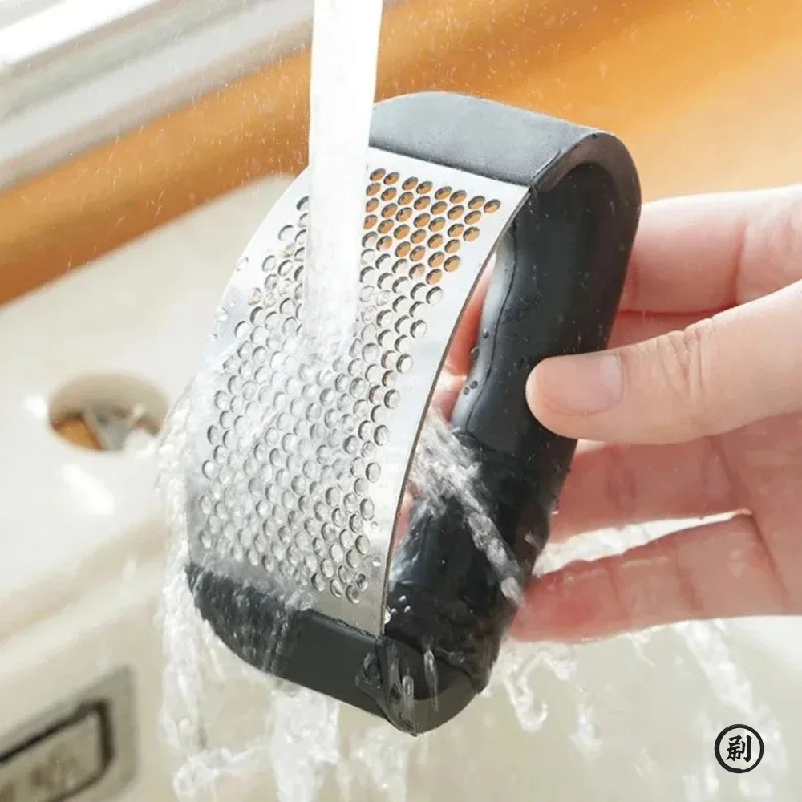 Stainless Steel Garlic Press C - Kitchen Gadgets Everyone Needs recension och pris